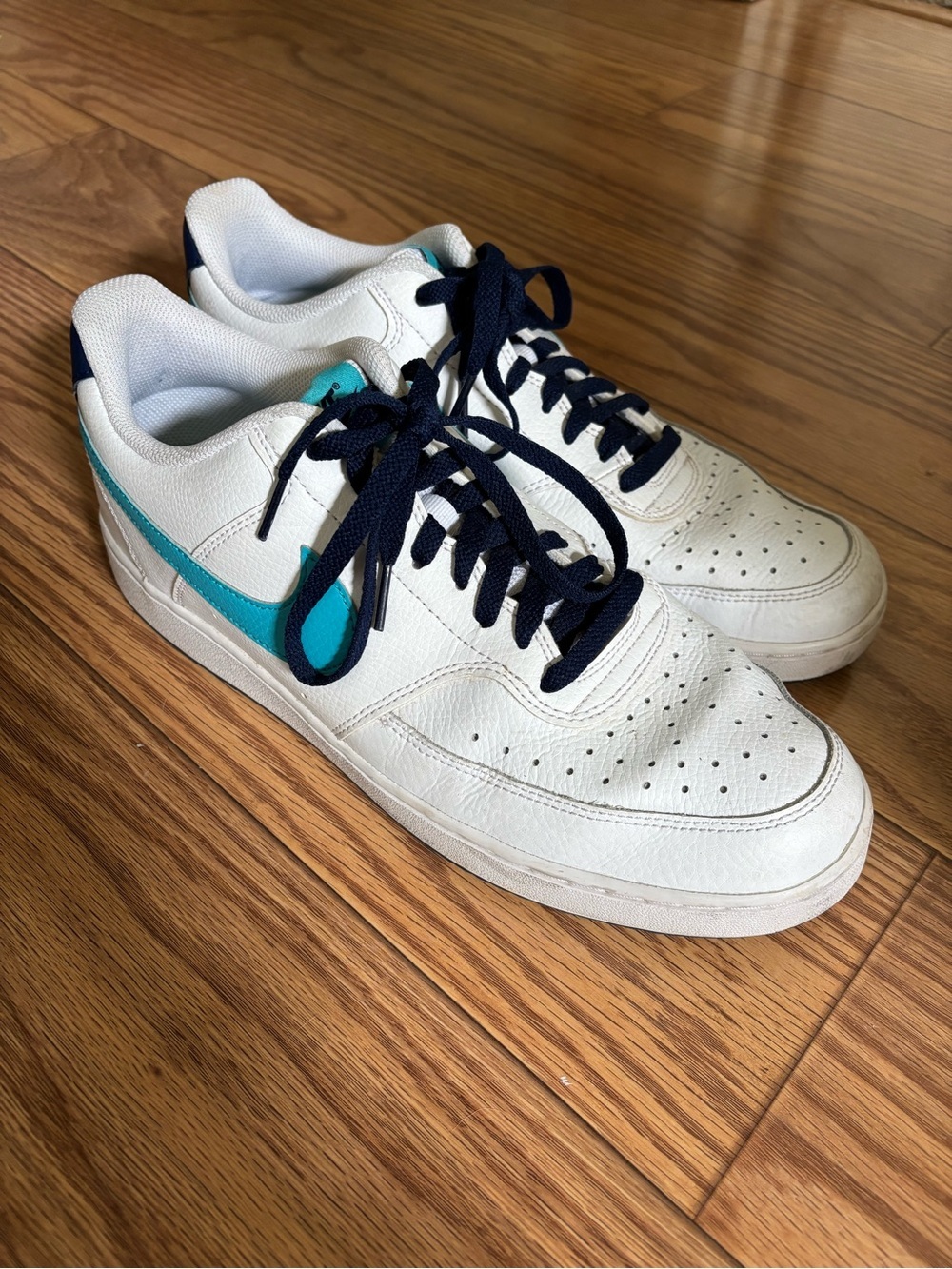 Nike Men’s White Low-Top Sneakers with Teal and Navy Accents